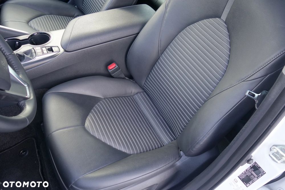 Toyota Camry 2.5 Hybrid Prestige CVT - 16