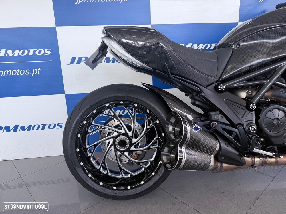 Ducati Diavel Carbon - 11