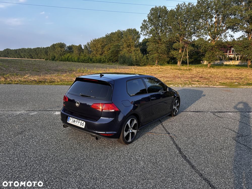 Volkswagen Golf - 4