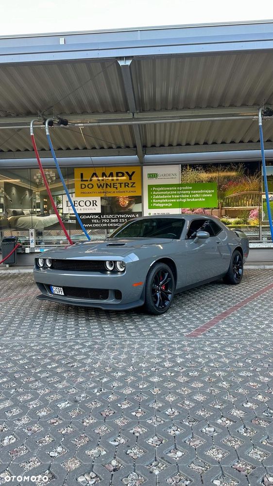 Dodge Challenger - 12