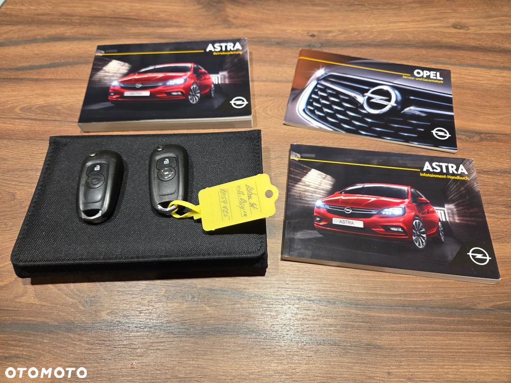 Opel Astra 1.4 Turbo 120 Jahre - 41