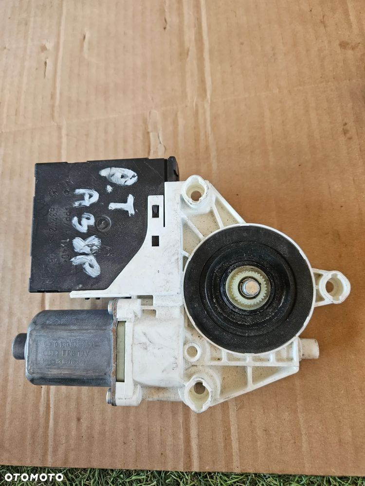 Prawy tylny podnośnik szyby Audi A3 8P