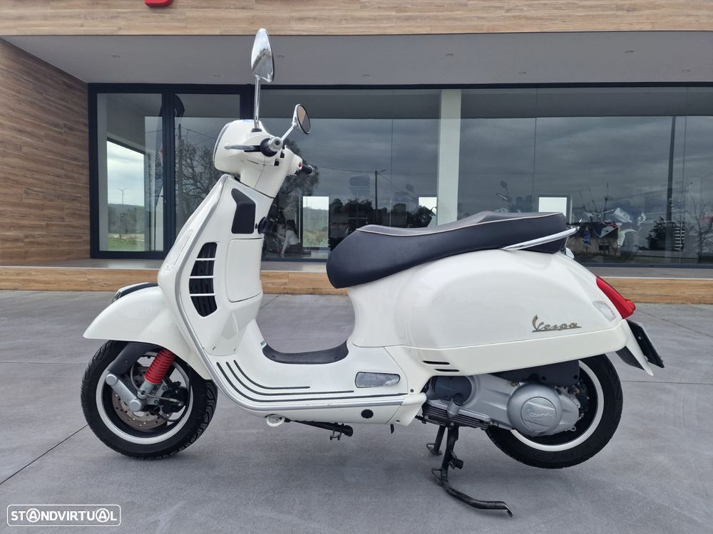 Piaggio Vespa GTS 300 Super - 6