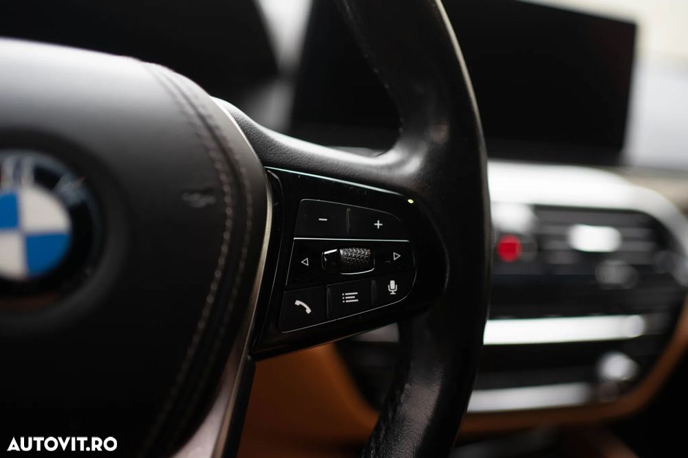 BMW Seria 5 530e Aut. Luxury Line - 16