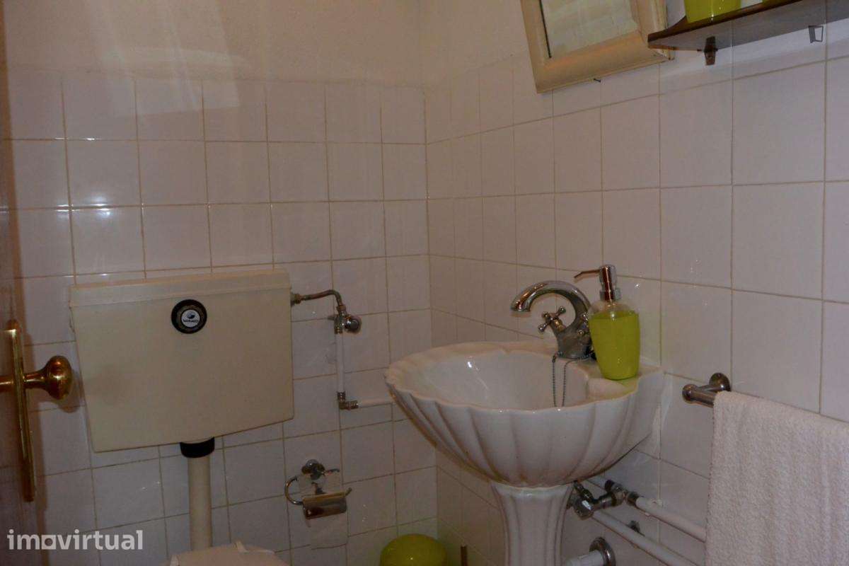 Quarto - localizado em Lordelo do Ouro Porto - Grande imagem: 2/20
