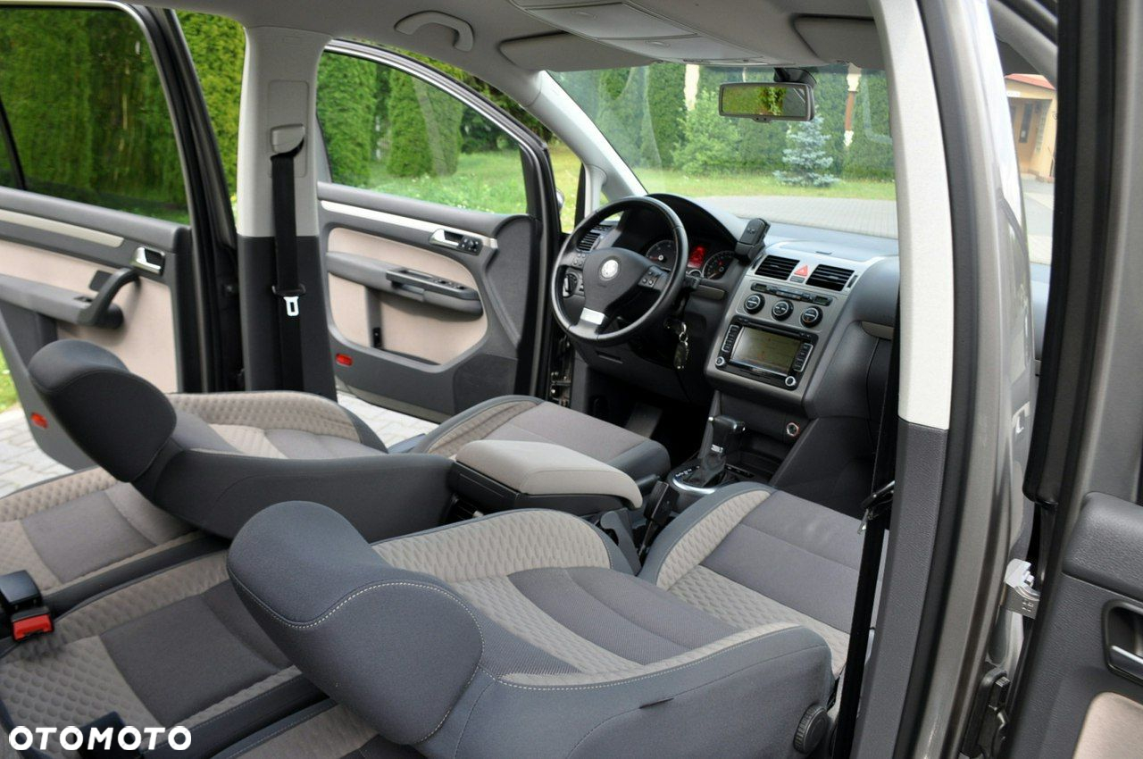 Volkswagen Touran - 25
