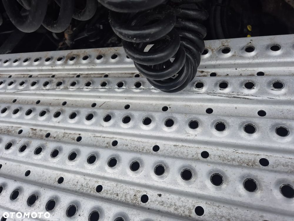 BLACHA PODEST ROBOCZY ŚRODKOWY MAN TGX TGS EURO 6 STAN WIDOCZNY NA ZDJĘCIACH - 2