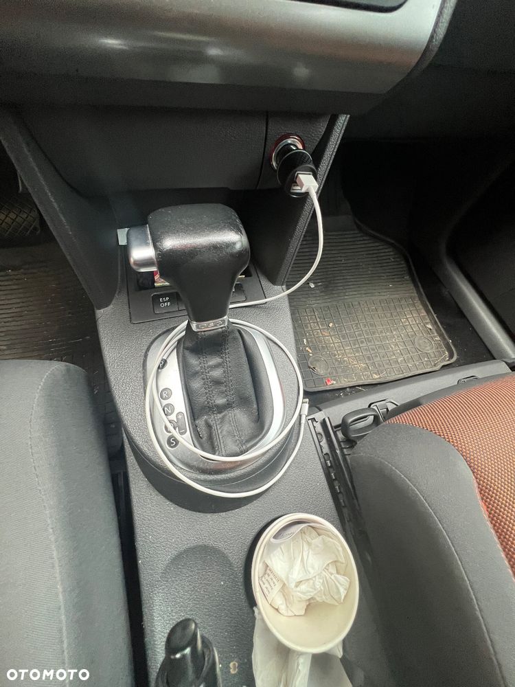 Volkswagen Touran 1.9 TDI DPF Cross DSG - 6