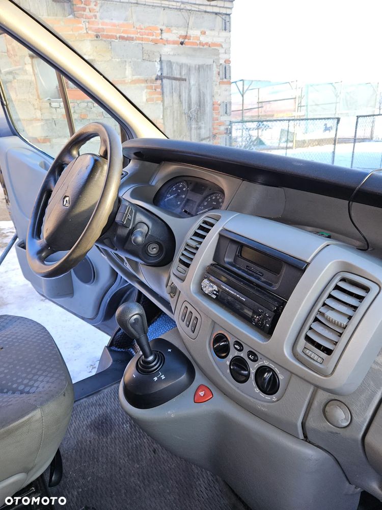Renault Trafic L1H1 Passenger Quickshift - 20