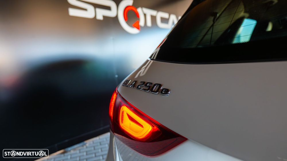 Mercedes-Benz GLA 250 e AMG Line - 30