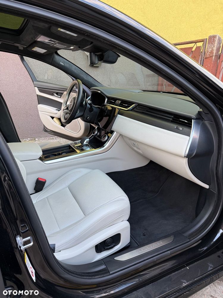 Jaguar XF 2.0 P300 AWD SE - 11