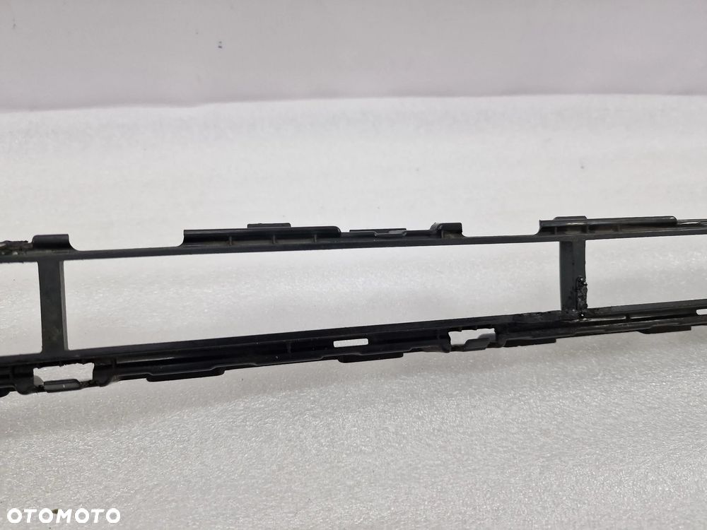 AUDI A3 8V3 8V S-LINE KRATKA ŚRODKOWA ZDERZAKA PRZEDNIEGO PRZÓD , NR 8V3807647 , NR AUKCJI KR221 - 11