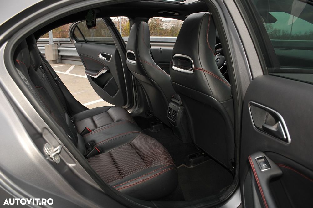 Mercedes-Benz A 250 Sport 4Matic 7G-DCT - 12