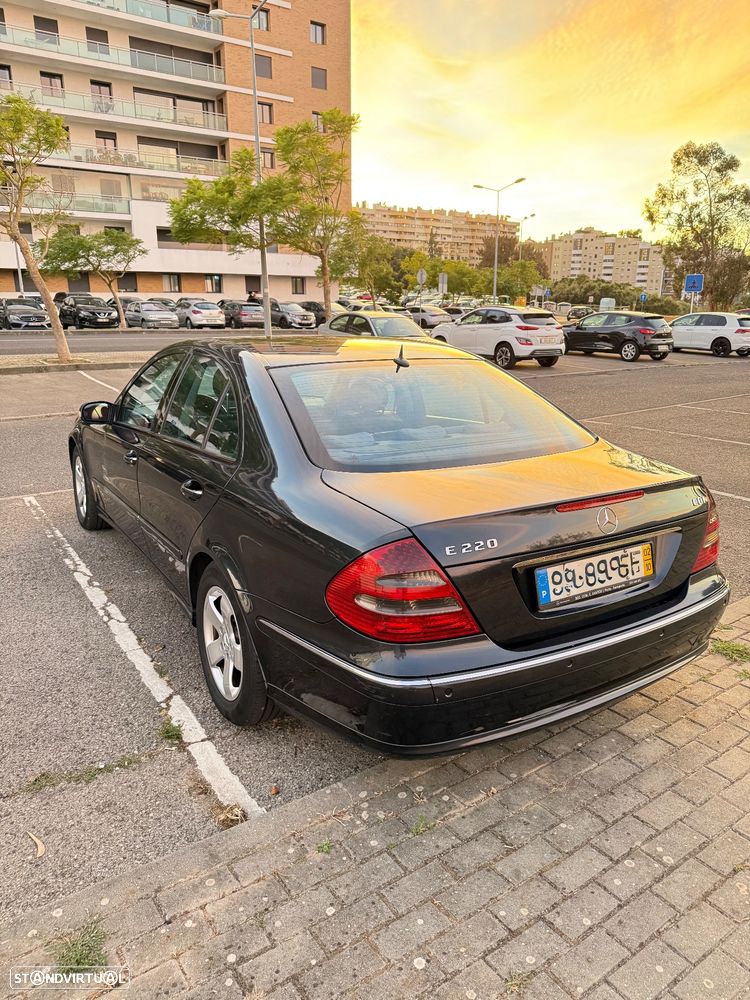Mercedes-Benz 220 - 16