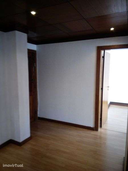 Alugo apartamento Nas Olaias - Avª Engº Arantes e Oliveira nº2 - Grande imagem: 3/12