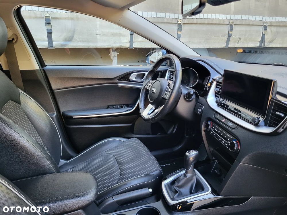 Kia Ceed - 33