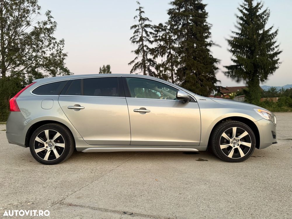 Volvo V60 D5 AWD Geartronic Summum - 5