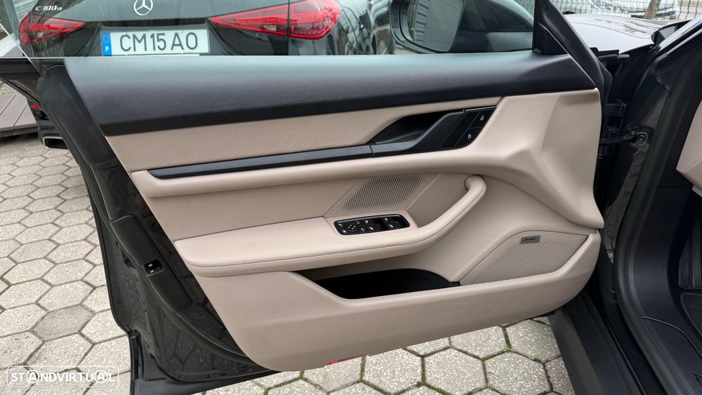 Porsche Taycan Sport Turismo - 27