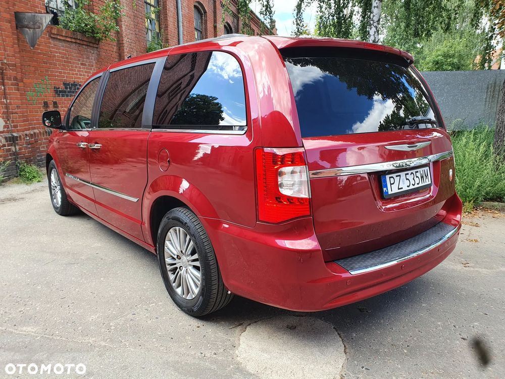 Chrysler Town & Country 3.6 Limited - 8