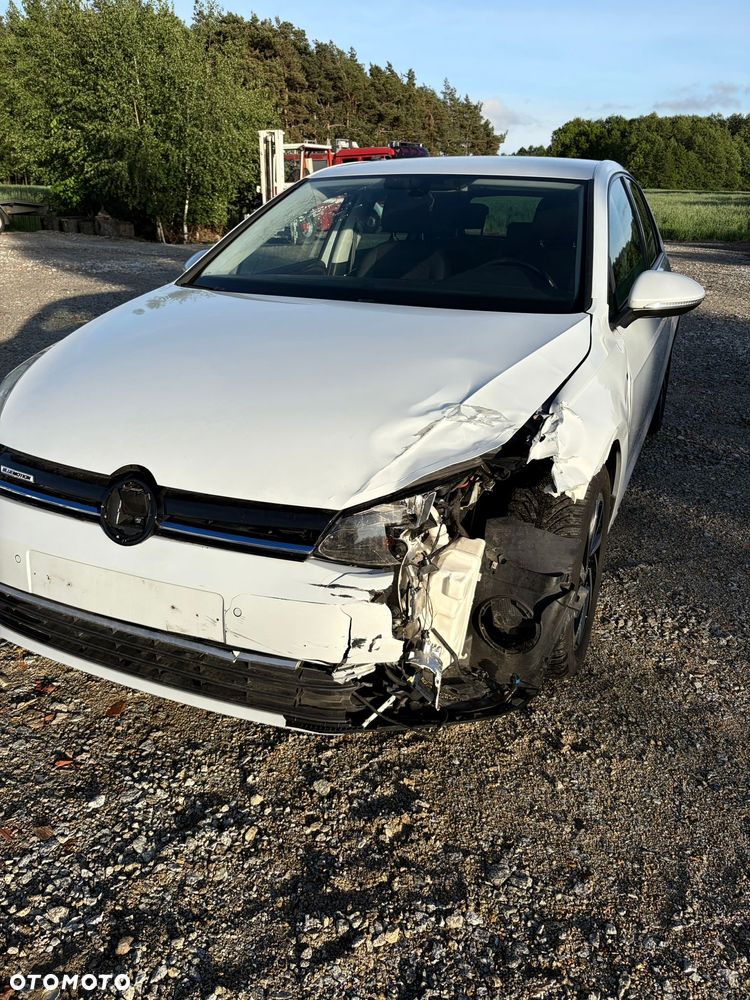 Volkswagen Golf - 6