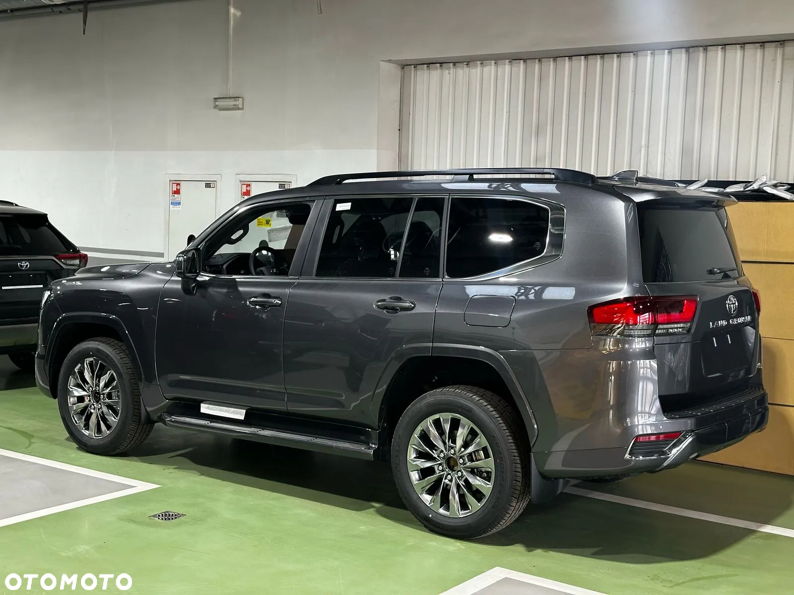 Toyota Land Cruiser - 4