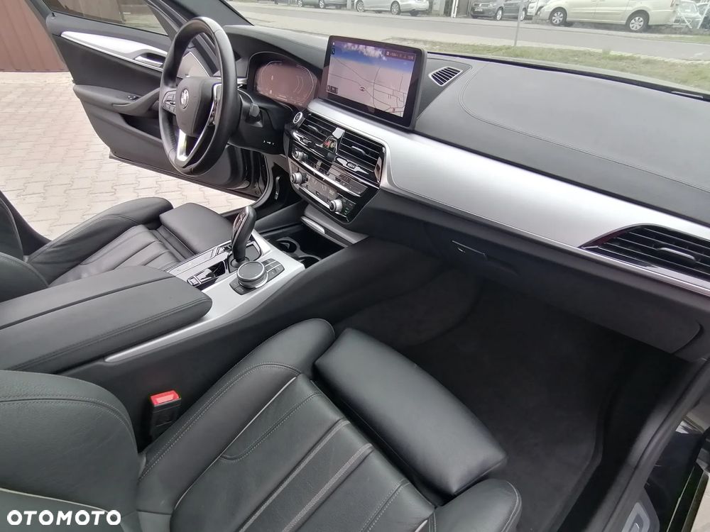 BMW Seria 5 520d M Sport Edition - 29