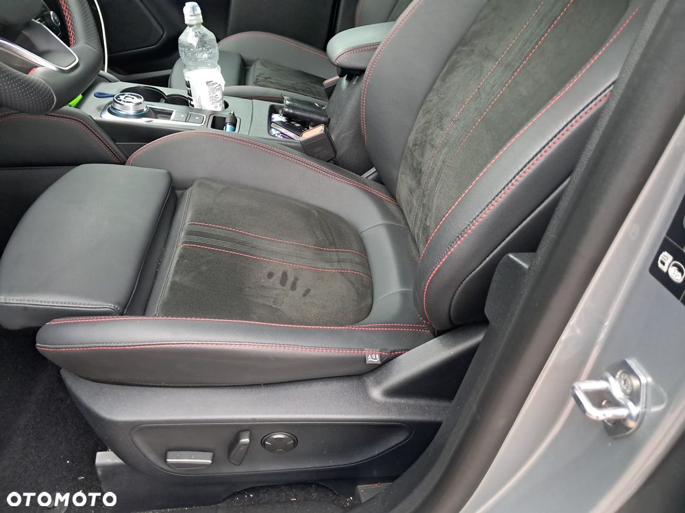 Ford Kuga 2.5 Duratec FHEV ST-LINE X - 11