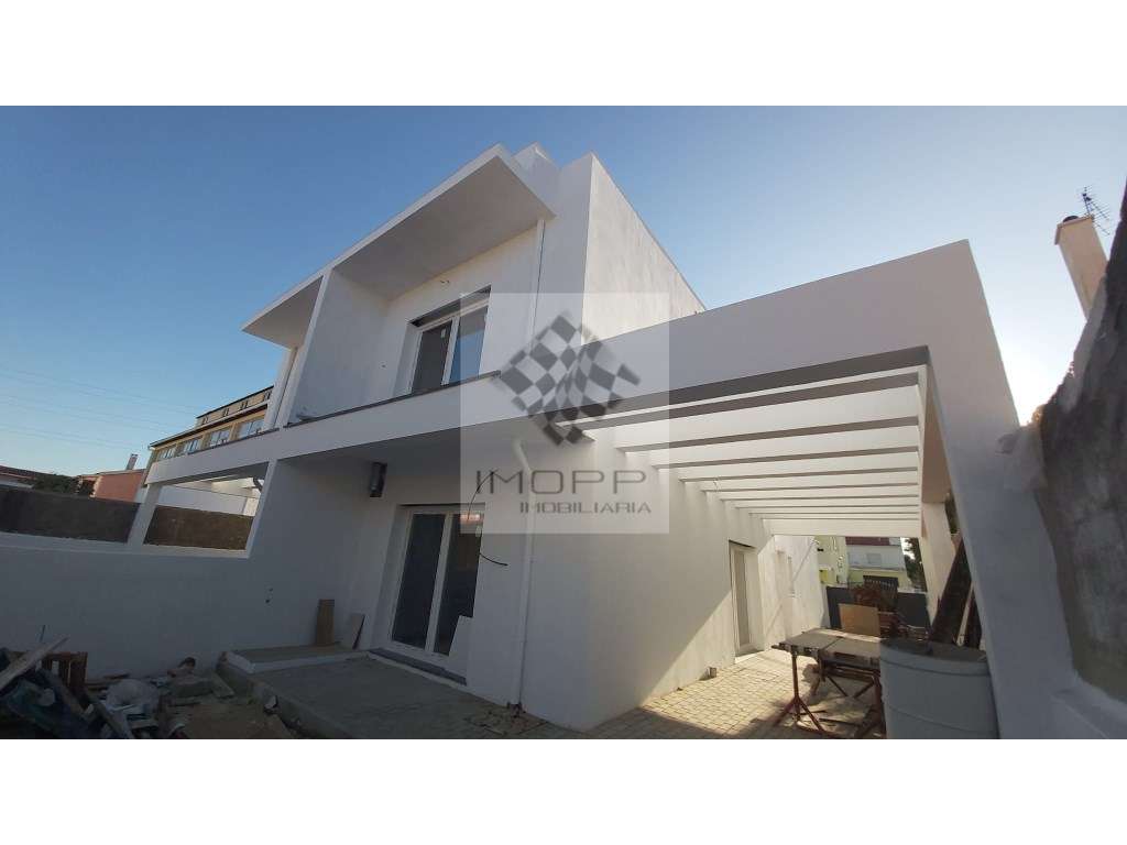 Fantástica Moradia Geminada T3 na Quinta das Laranjeiras - Grande imagem: 3/35