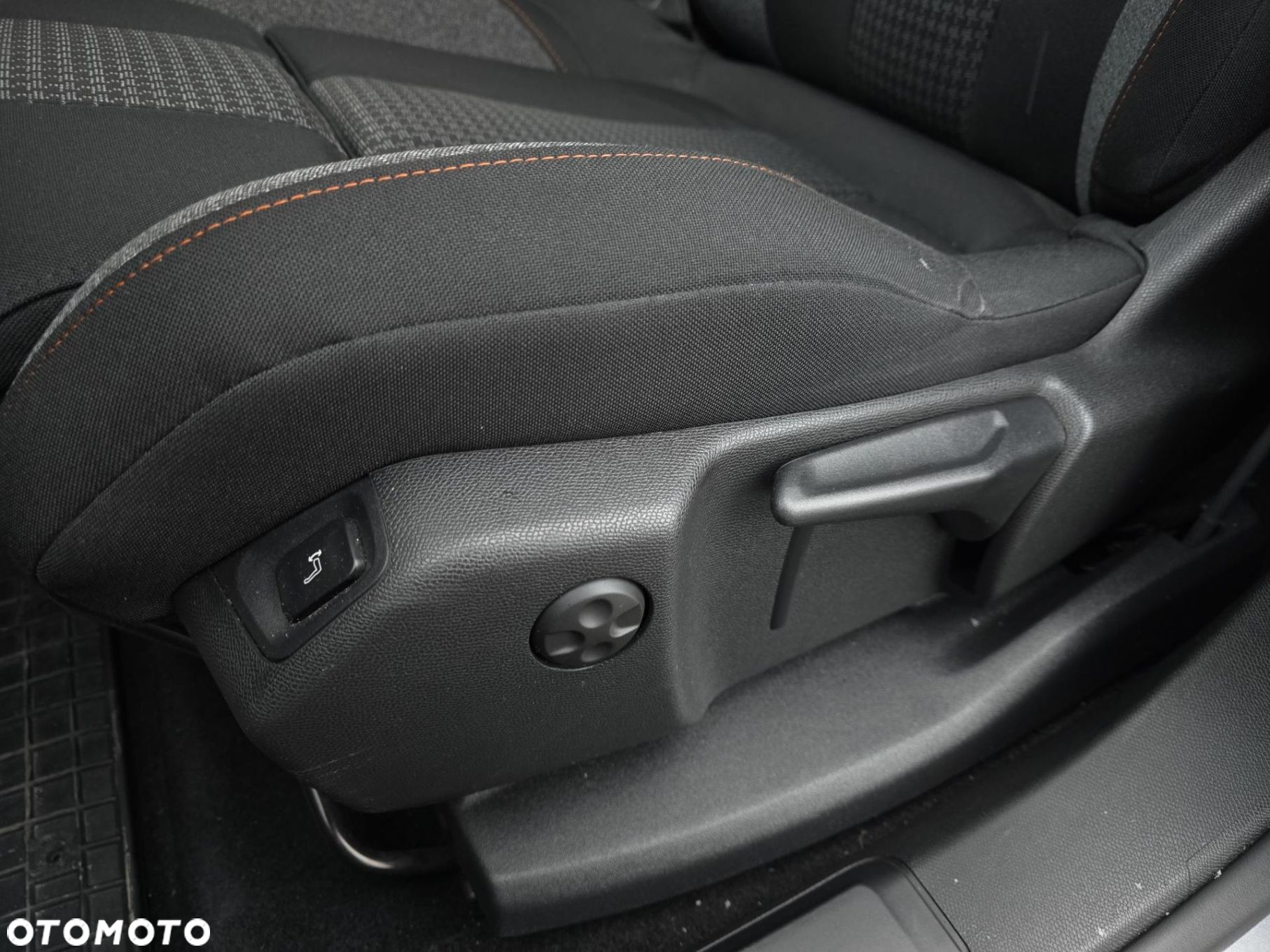 Peugeot 3008 1.2 PureTech GPF Active S&S - 16