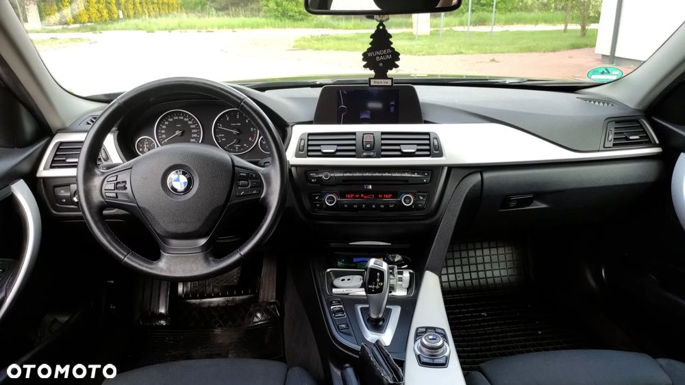 BMW Seria 3 320d DPF Edition Sport - 32