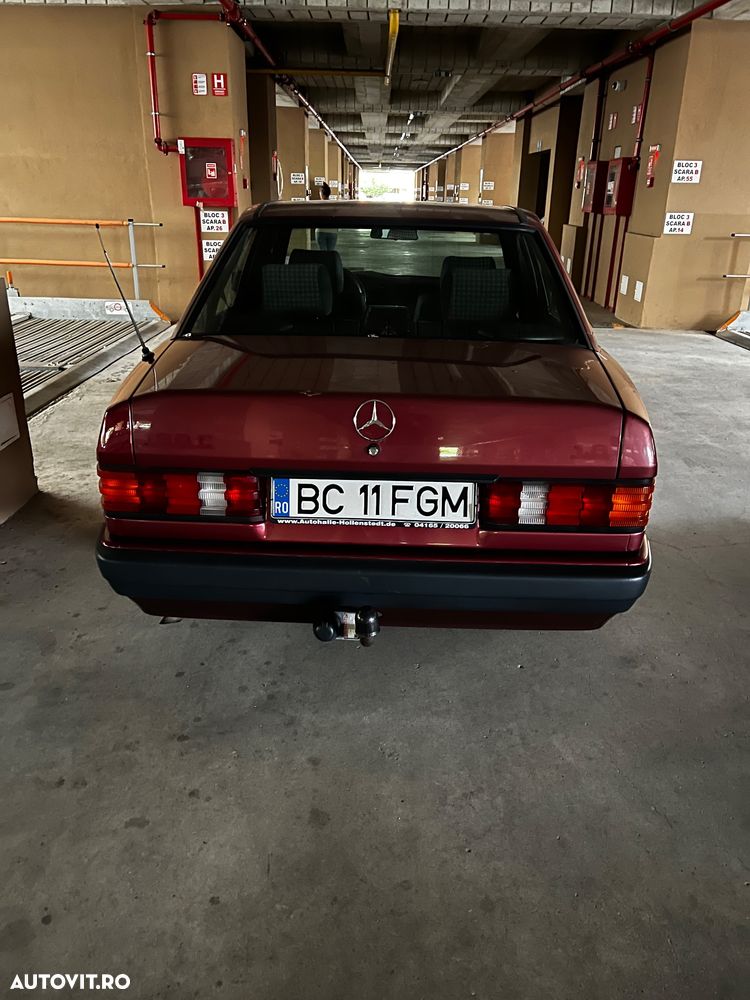 Mercedes-Benz 190 - 12