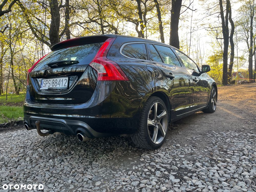 Volvo V60 D3 R-Design - 12