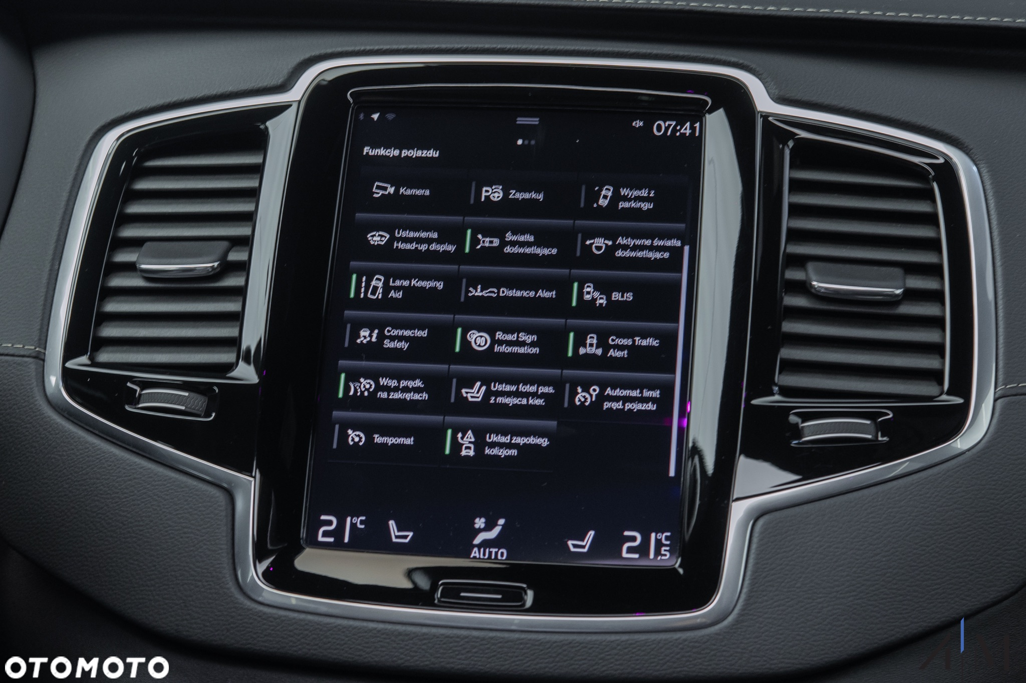 Volvo XC 90 B5 D AWD Ultimate Dark - 28