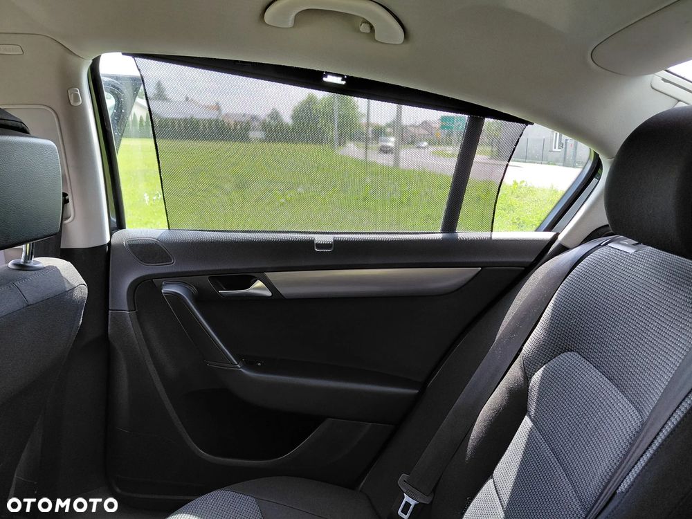Volkswagen Passat 2.0 TDI Comfortline - 16