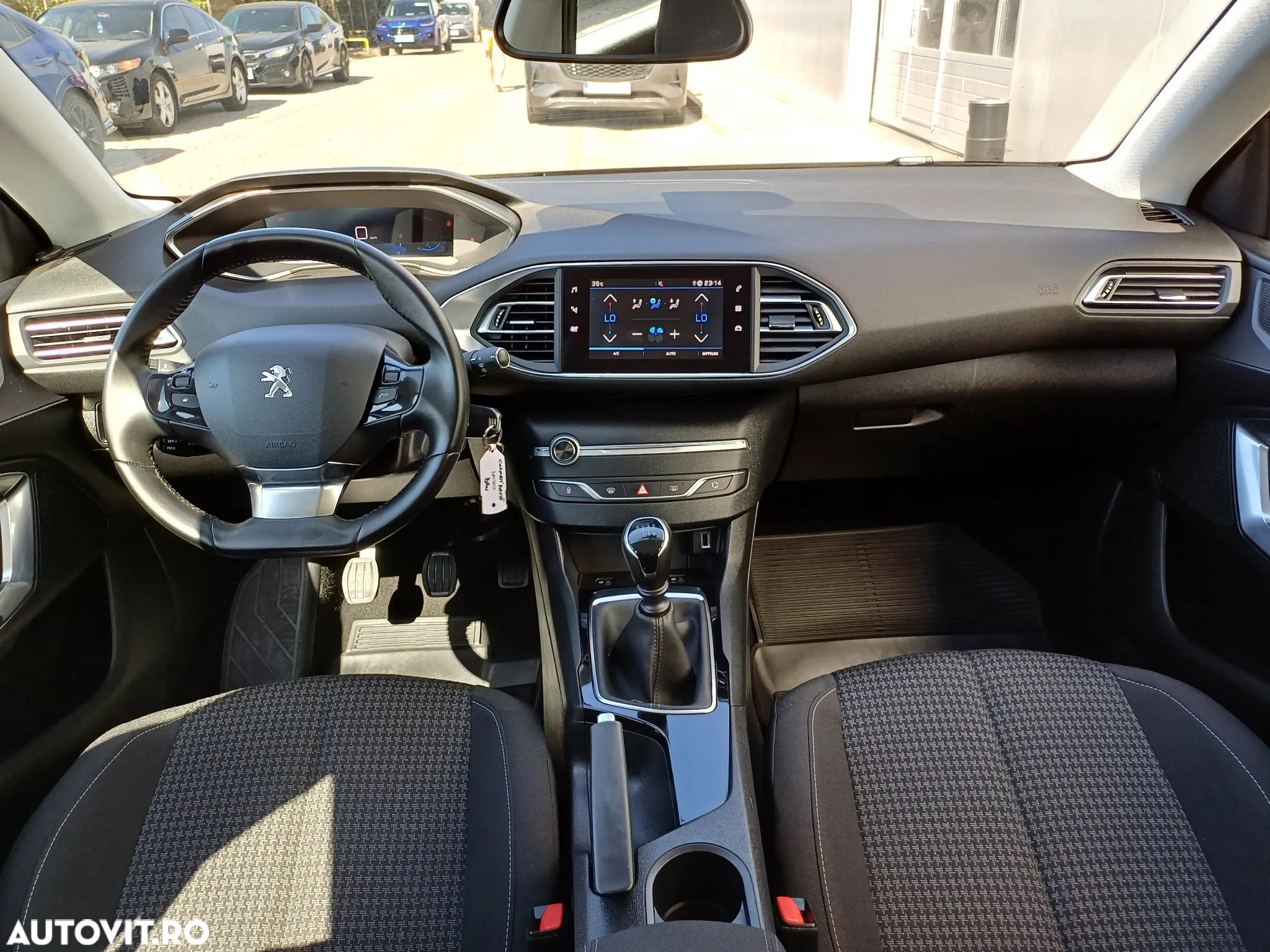 Peugeot 308 1.2 L PureTech Turbo S&S Active - 11