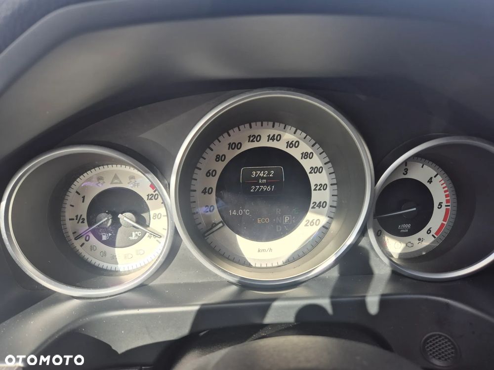 Mercedes-Benz Klasa E 200 BlueTEC 7G-TRONIC Edition - 26