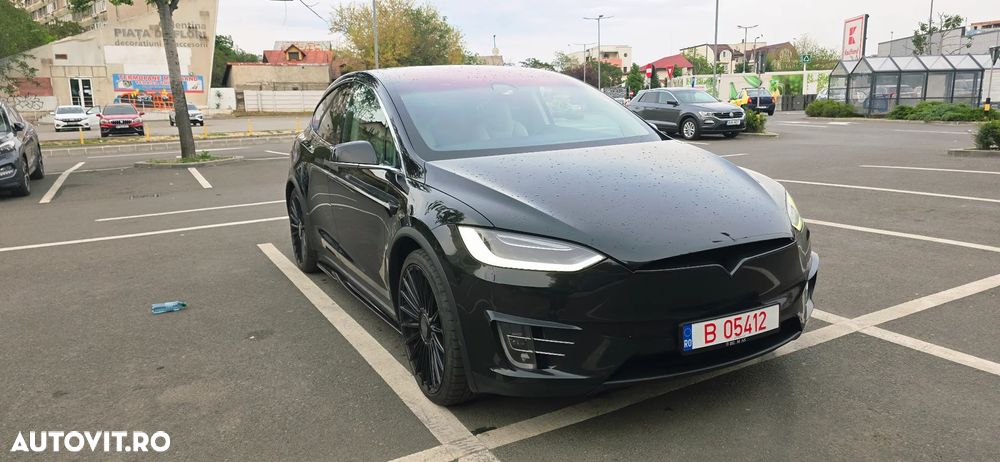Tesla Model X - 5