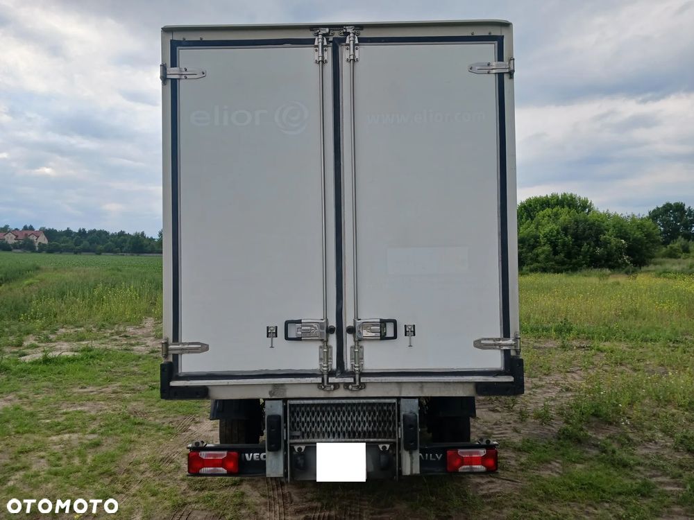 Iveco Daily 35S11 E5 Izoterma 2016r Chłodnia 289 tyś km Mroźnia Agregat zasilanie zew 230V - 18