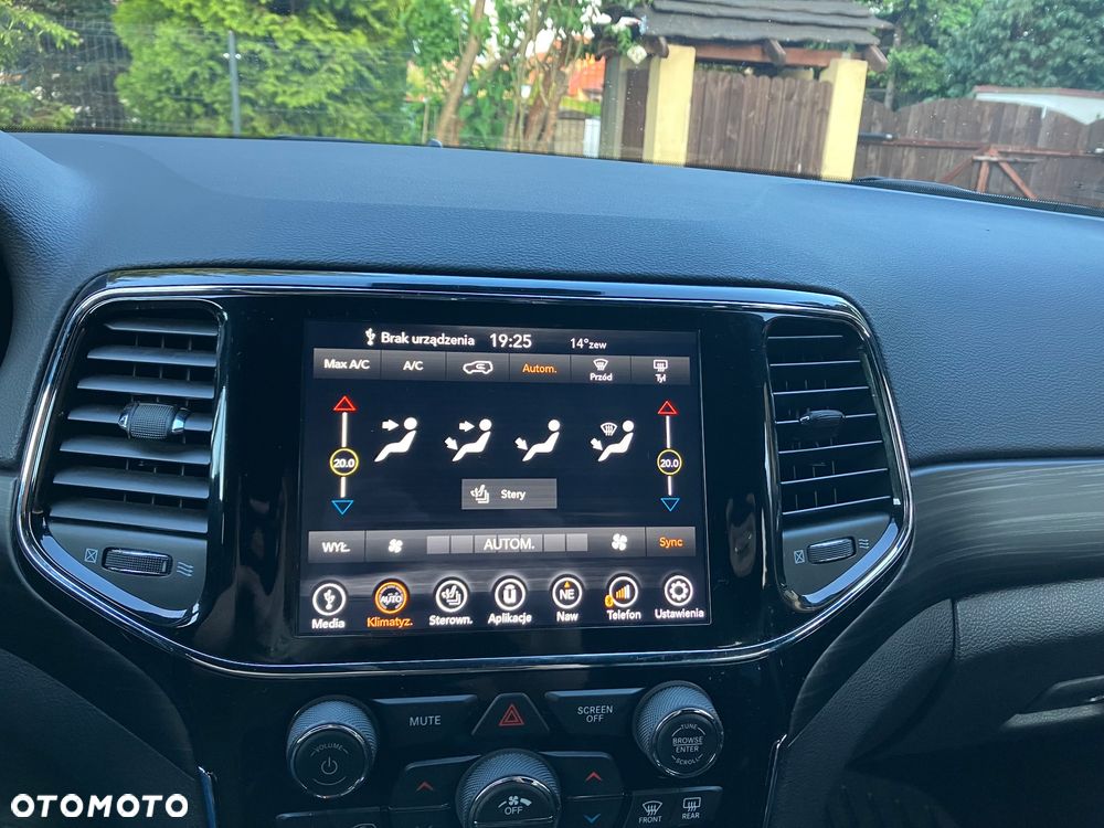 Jeep Grand Cherokee 3.6 V6 Laredo - 24
