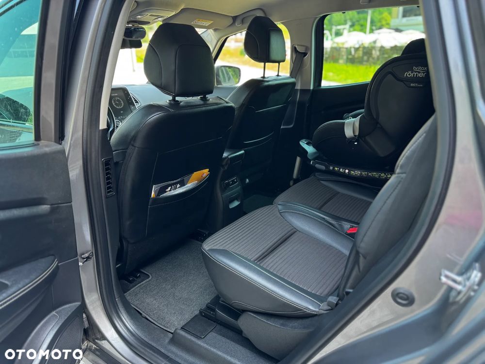 Renault Grand Scenic - 10