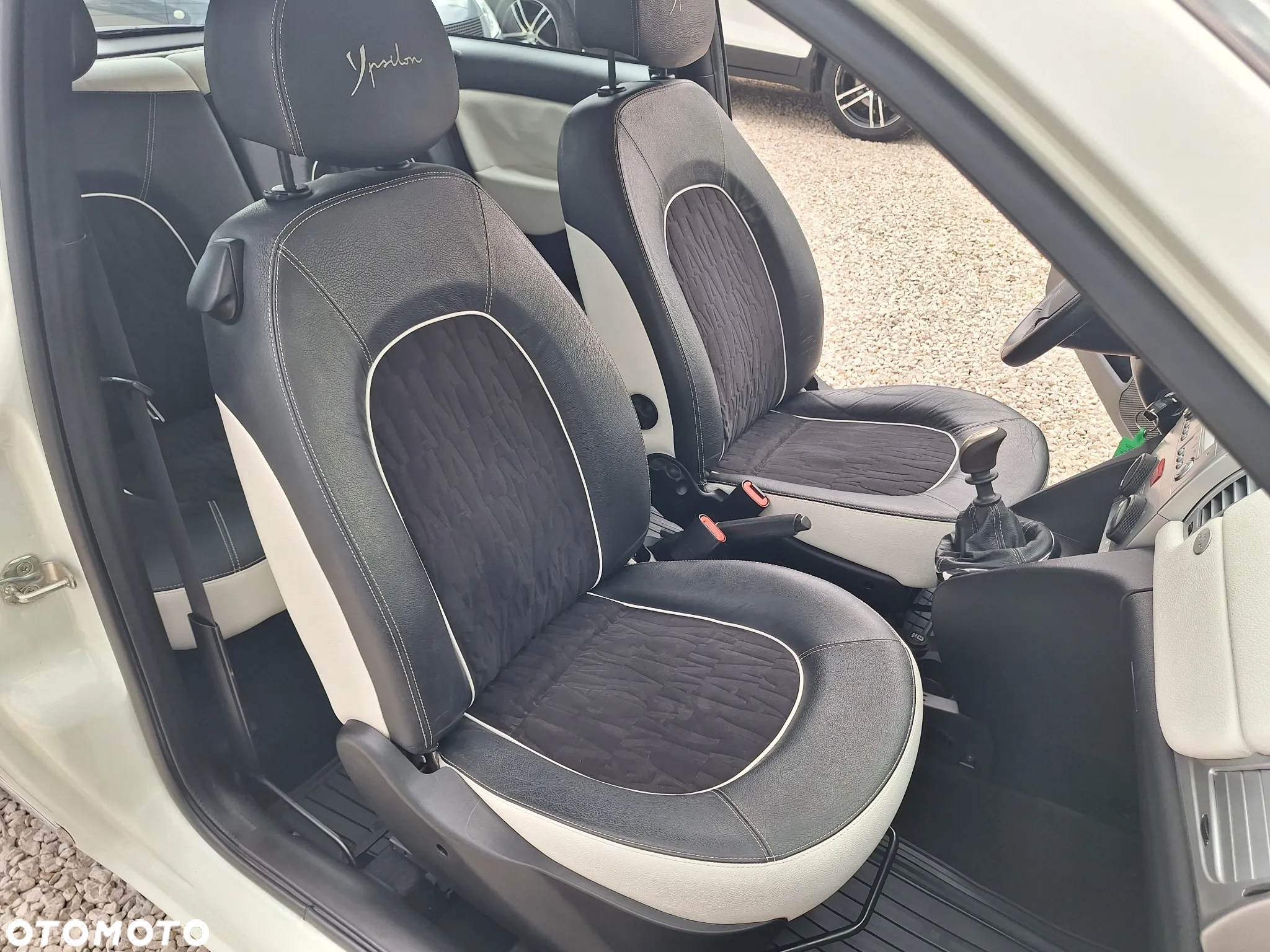 Lancia Ypsilon 1.2 8V Argento (4 os.) - 27