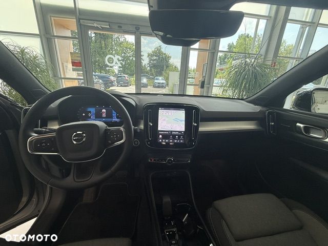 Volvo XC 40 B3 Plus Dark - 3
