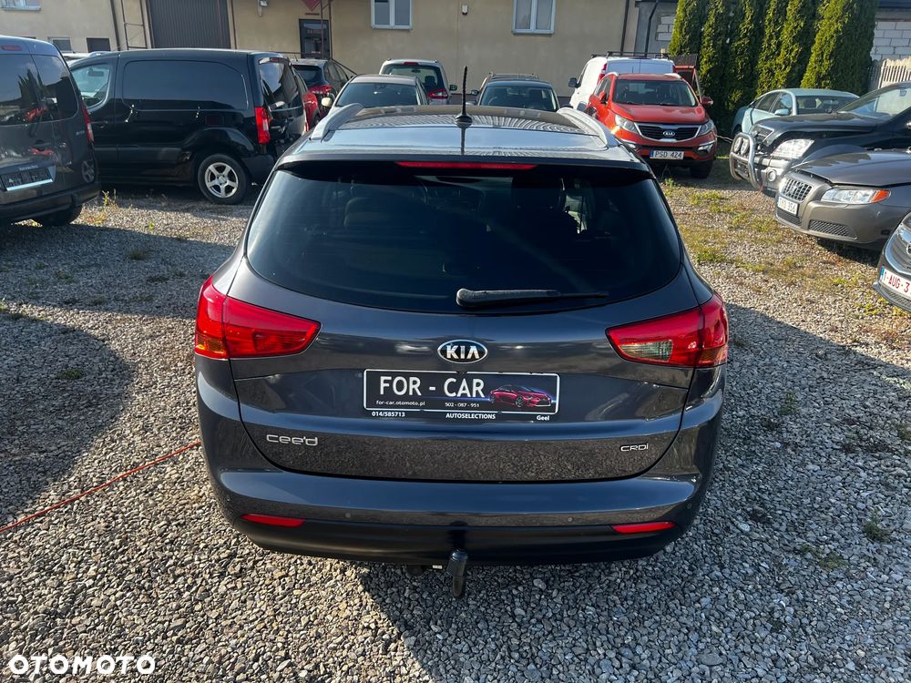 Kia Ceed - 10