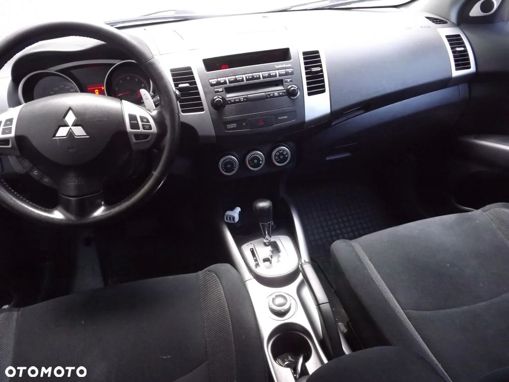 Mitsubishi Outlander 2.4 Instyle CVT - 12