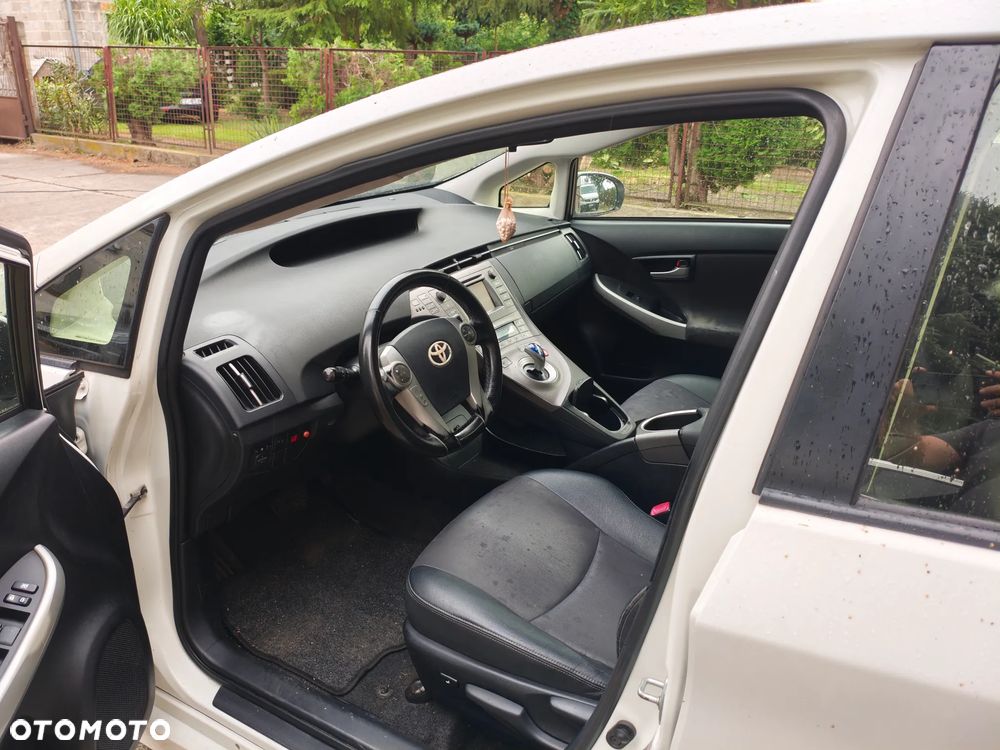 Toyota Prius 1.8 HSD Prestige - 10