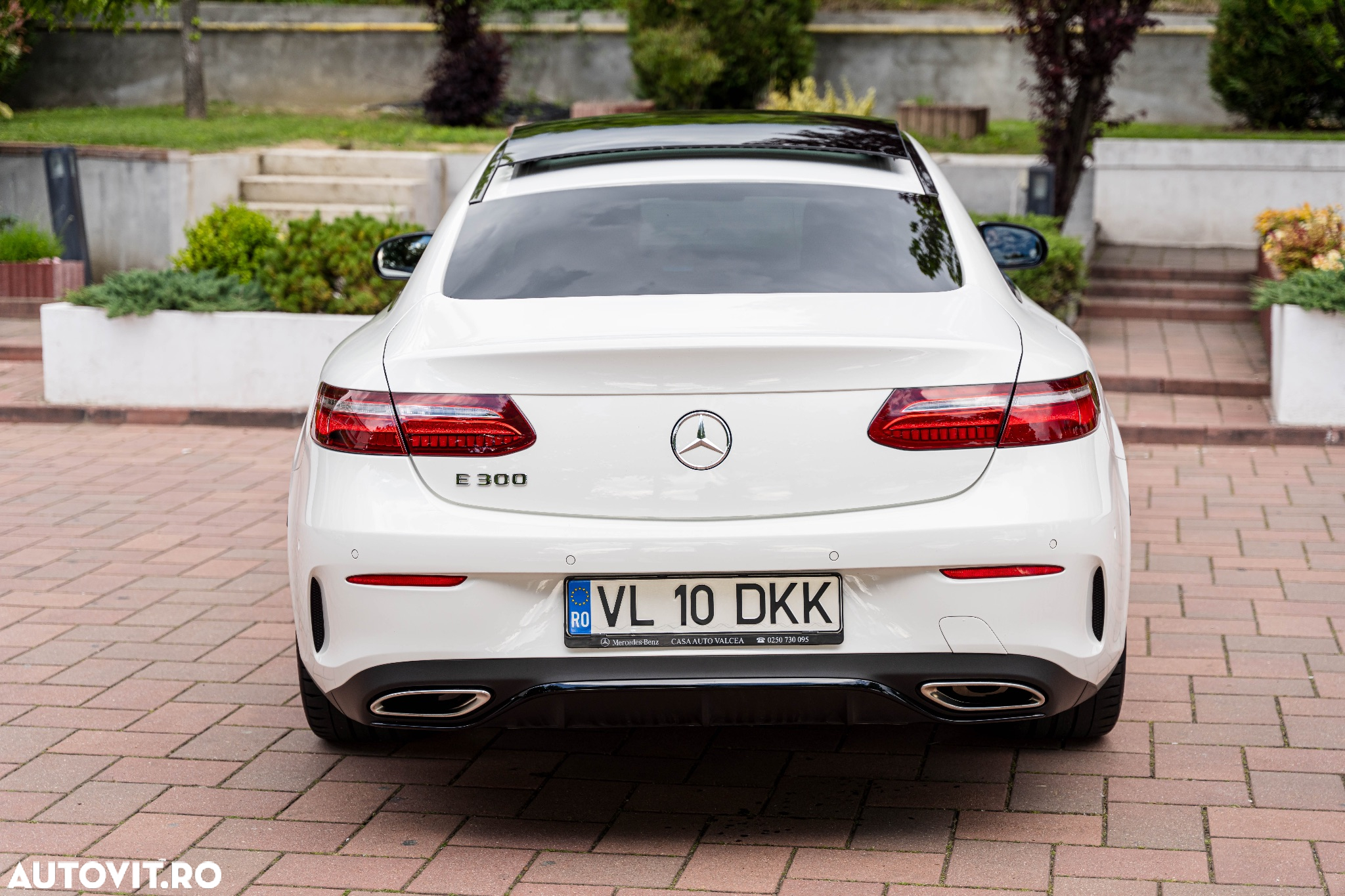 Mercedes-Benz E 300 Coupe 9G-TRONIC AMG Line - 8