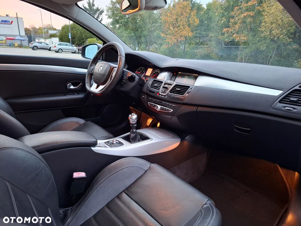 Renault Laguna dCi 180 FAP GT - 29