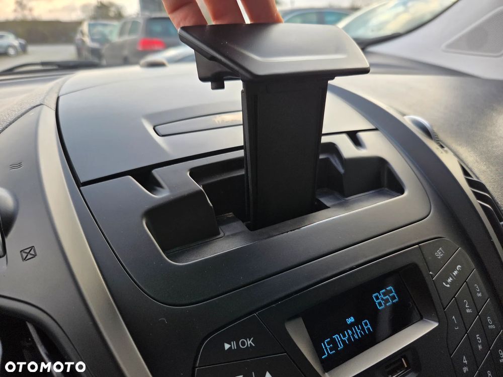 Ford Tourneo Courier ver-1-5-tdci-trend - 26