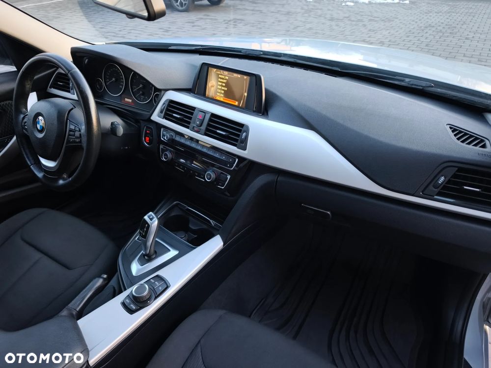 BMW Seria 3 318i Advantage - 17