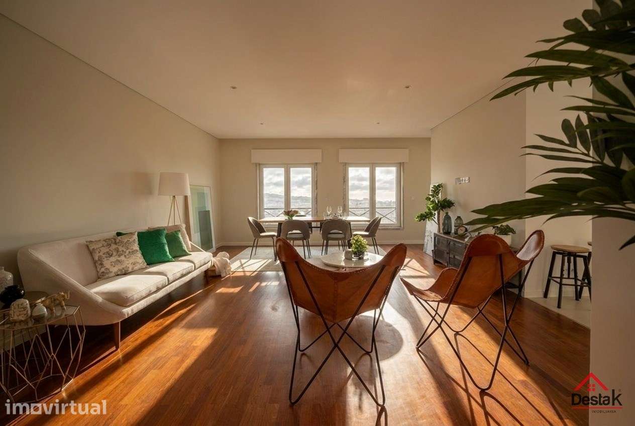 T3+1 DUPLEX Totalmente Renovado com Dois Pátios e Excelentes Áreas - Grande imagem: 4/31